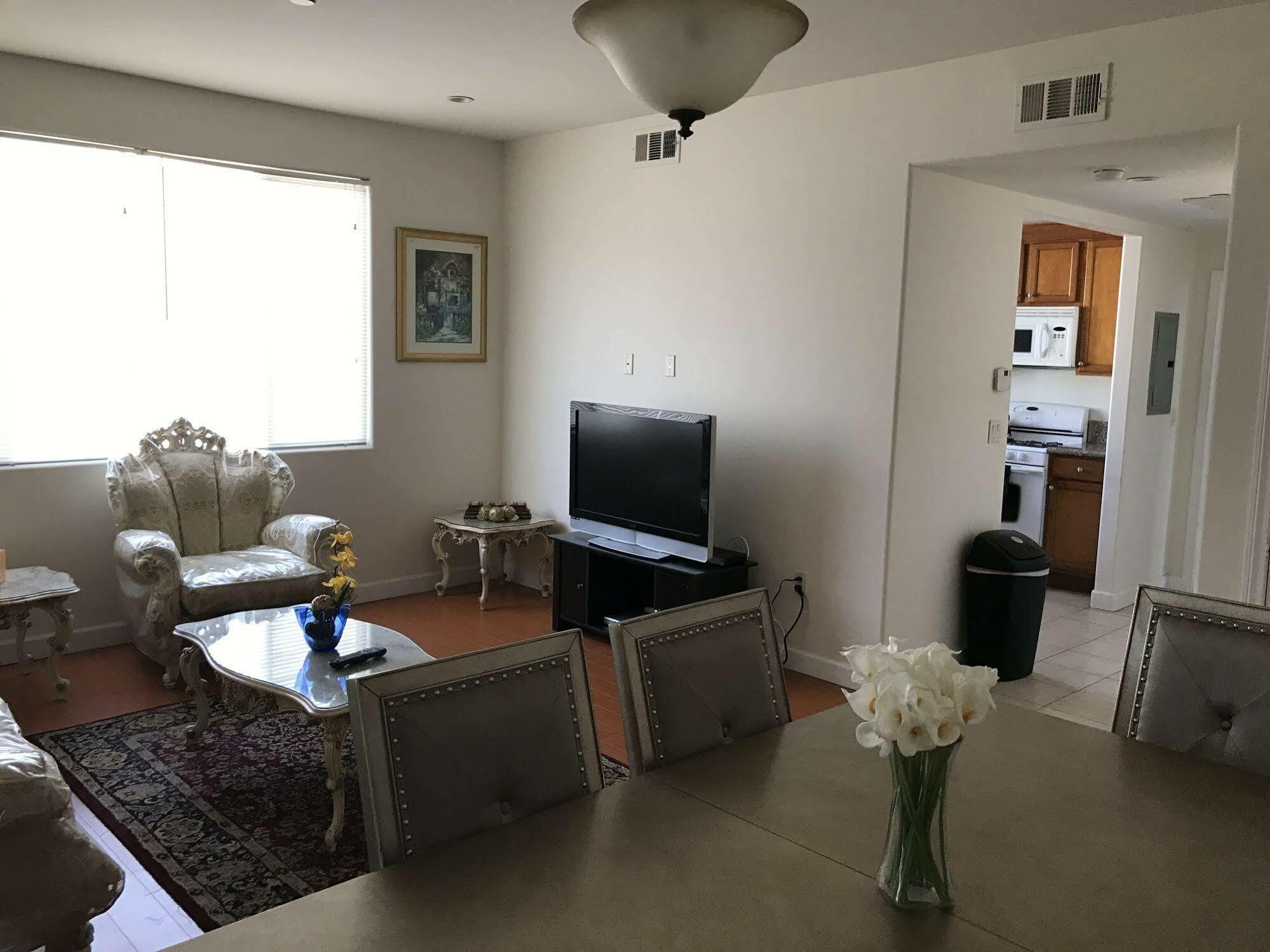 Fully Furnished Apartment In La Close To Beverly Hills Buitenkant foto